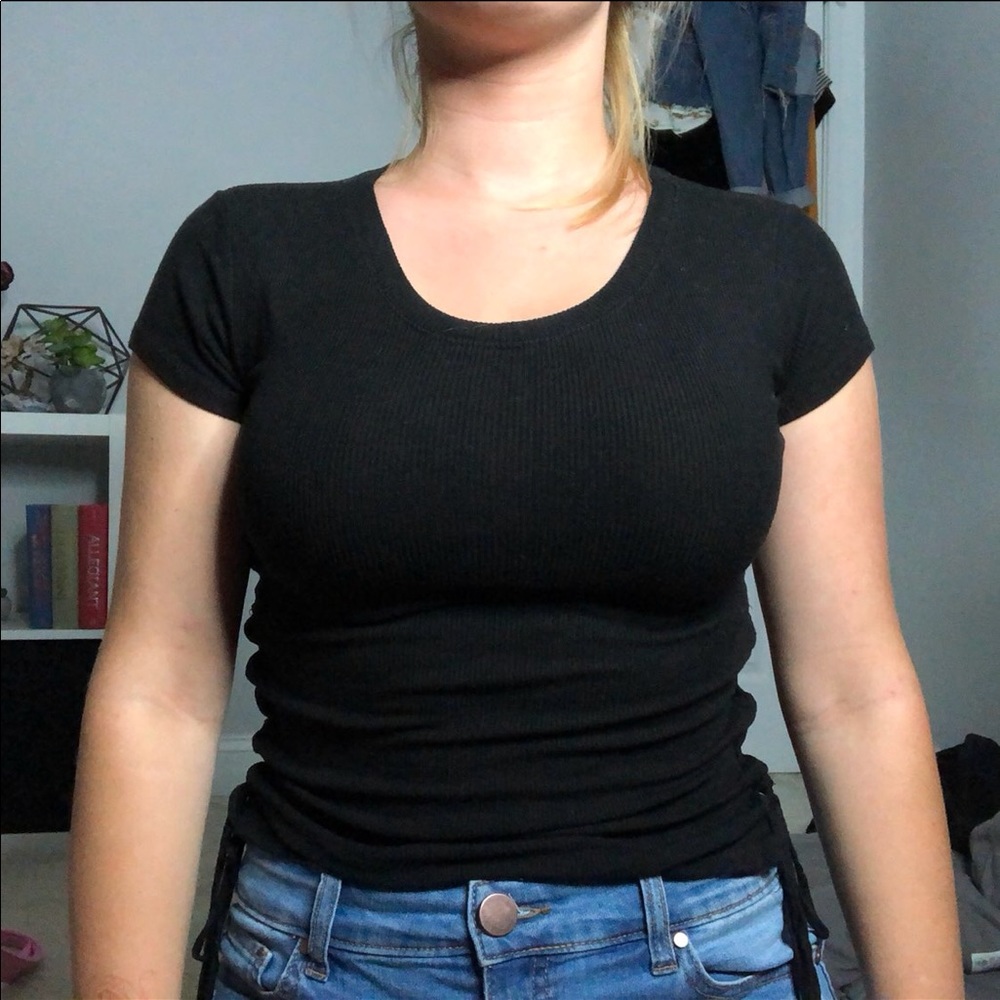 BRANDY MELVILLE BLACK CROP TOP